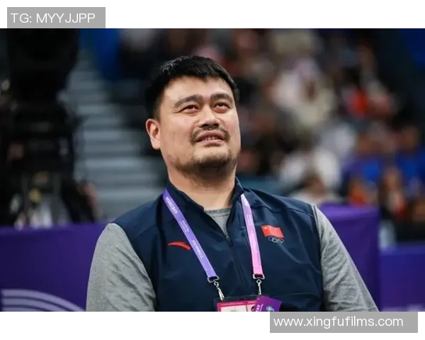 姚明的传奇人生:从篮球场到国际舞台的奋斗与荣耀 姚明的传奇人生:从篮球场到国际舞台的奋斗与荣耀