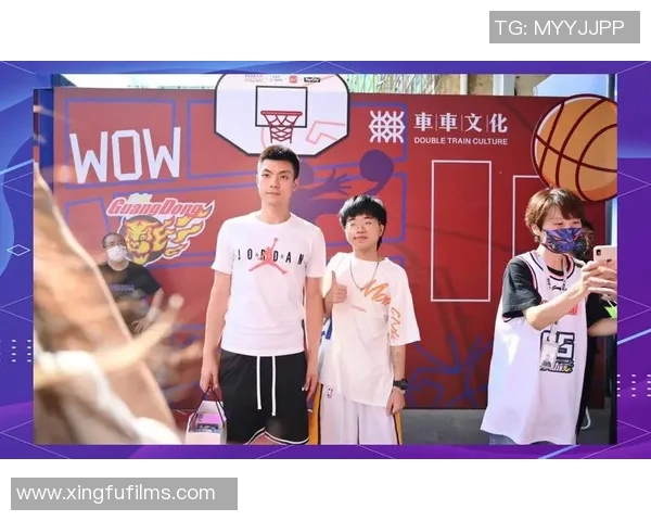 高清明星篮球短袖图片展示时尚潮流运动风格的完美选择 高清明星篮球短袖图片展示时尚潮流运动风格的完美选择